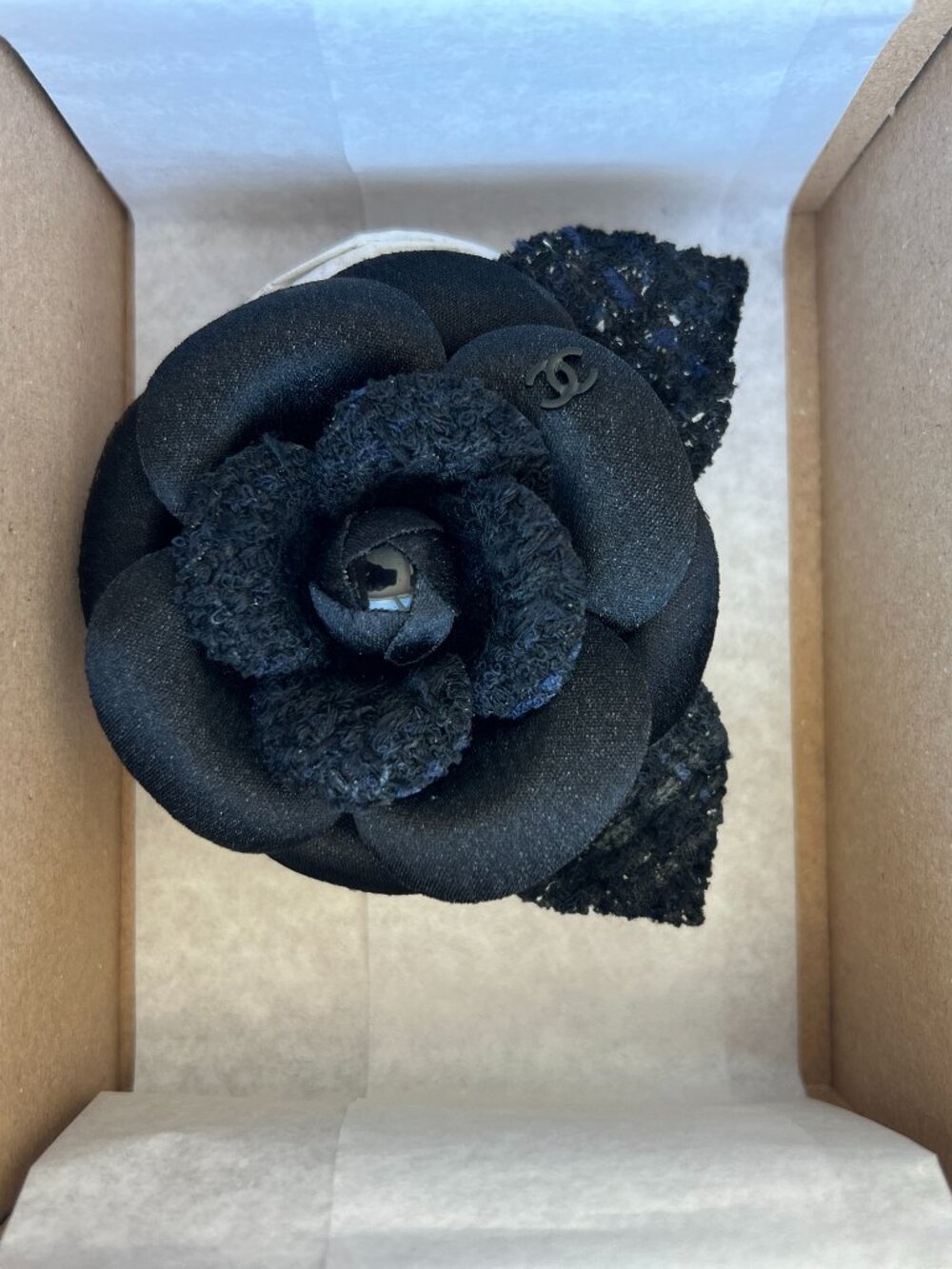 Authentic Chanel Camellia Flower Tweed Fabric Brooch Chanel black navy